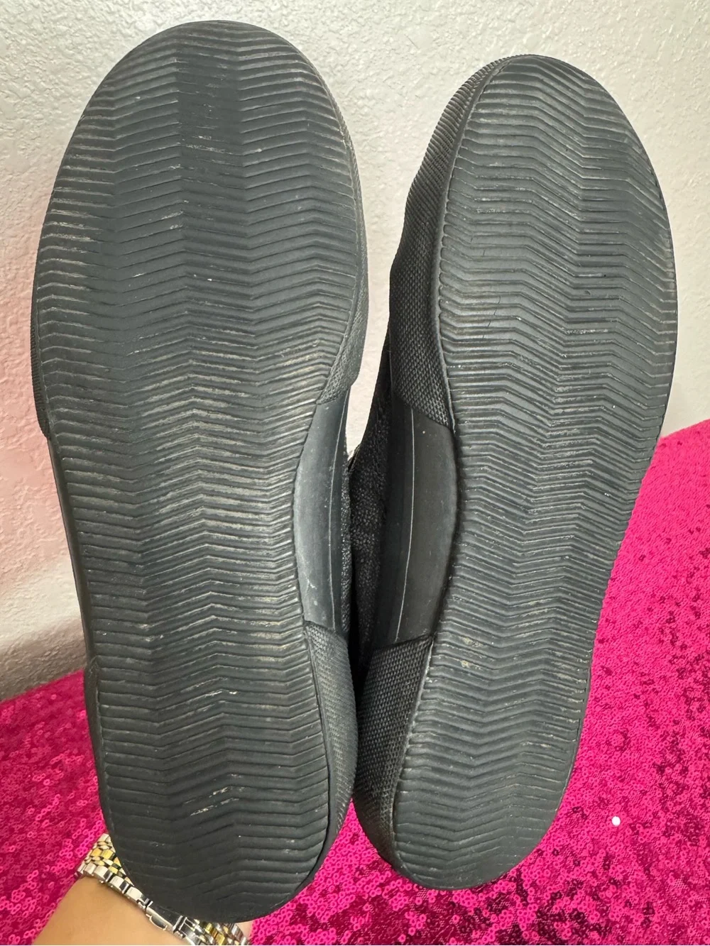 MICHAEL KORS 🖤 Black Low-Top Lace-Up Rubber Sole Sneakers (Women’s 6.5)